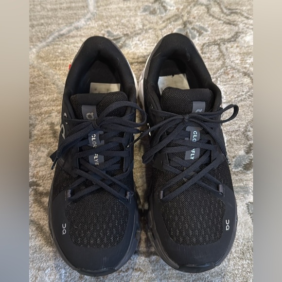 On Running Shoes - Like New Women’s Black and White On Cloud Flyers